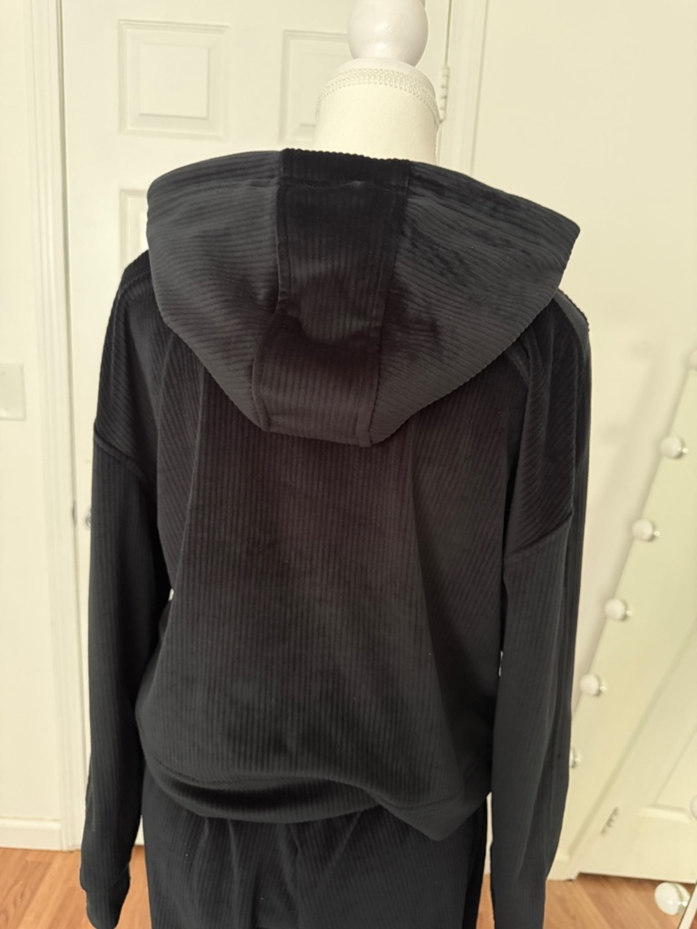 Tahari Performance Black Ribbed Lounge Set Hoodie & Pants Size S - Picture 4 of 5